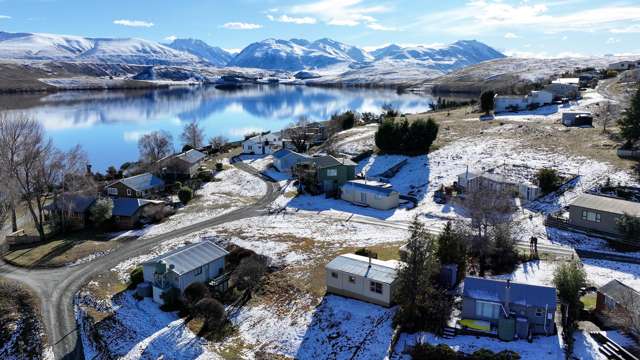 Idyllic Escape: Lake Alexandrina Outlet