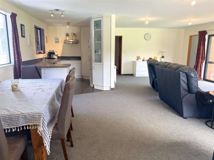 184 Golf Links Road Kaiata_12