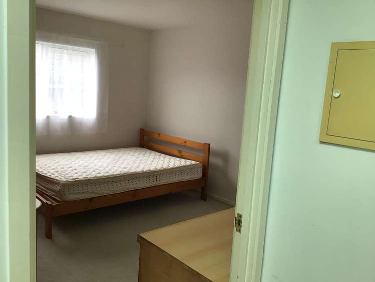 1a Ferryhill Road Epsom_15