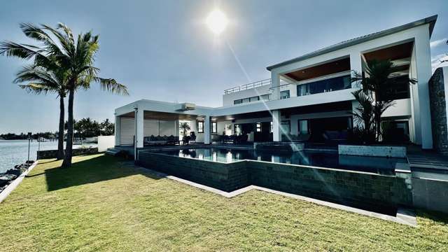 World Class Luxury Waterfront Mansion