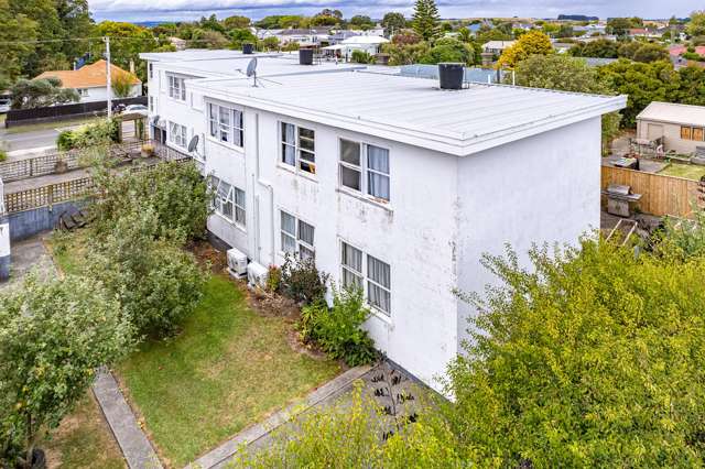 High Yield-6 unit block in sought after Durie Hill