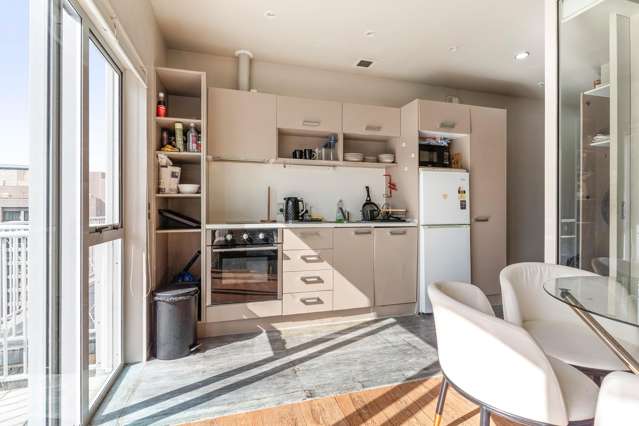 8c/208 Hobson Street Auckland Central_3