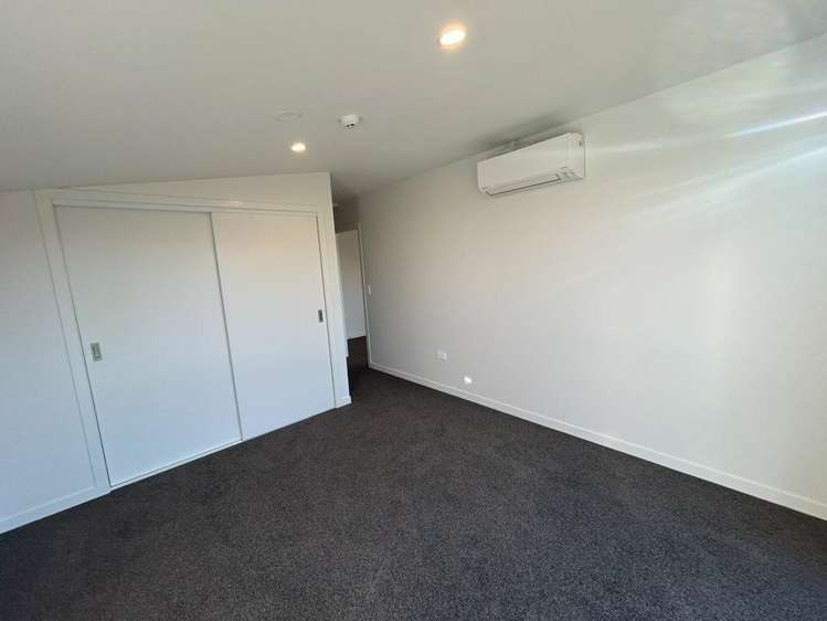 2/15 De Havilland Way 11229_10