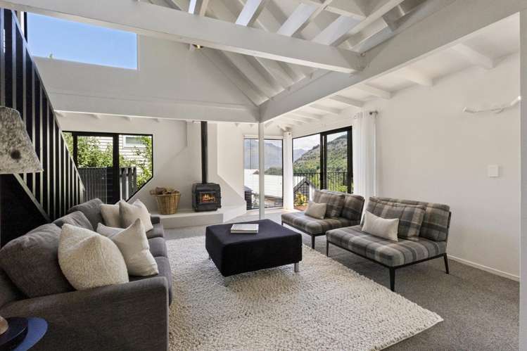 6 MacKinnon Terrace Sunshine Bay_6