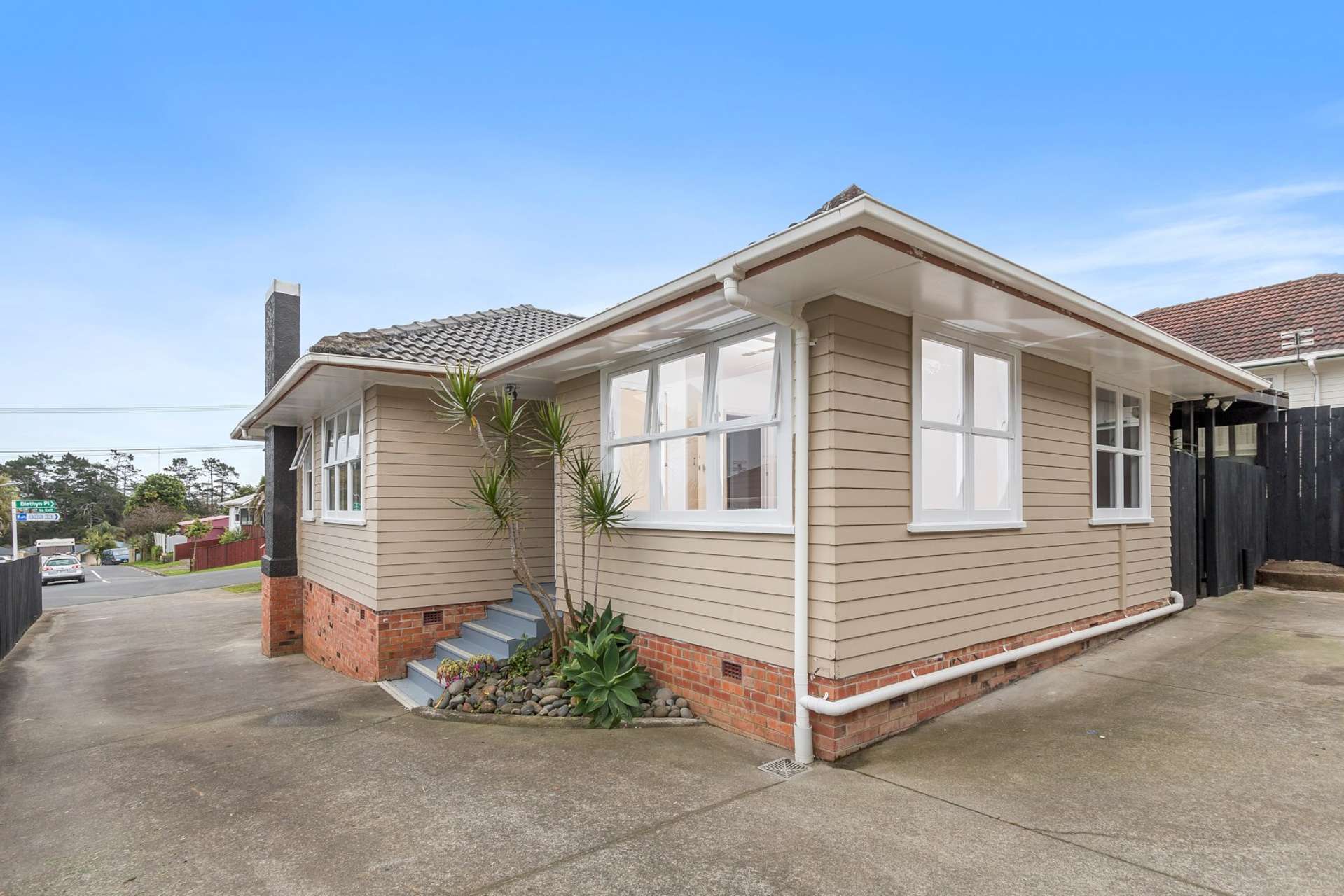 62 Vodanovich Road Te Atatu South_0