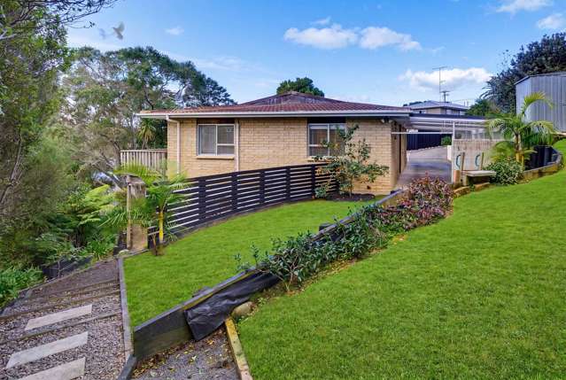 Maticulously Presented - Two spacious Living Zones