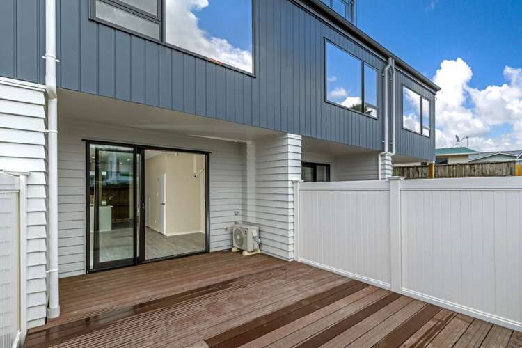 2E Glenford Lane Te Atatu Peninsula_14