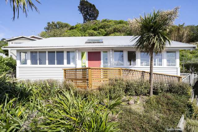 124 Queens Drive Lyall Bay_1