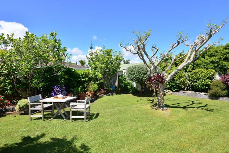 1 Barton Place Orewa_11