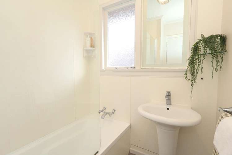 146 Edinburgh Crescent Waikiwi_18