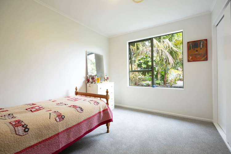 8 Rimutaka Place Titirangi_15