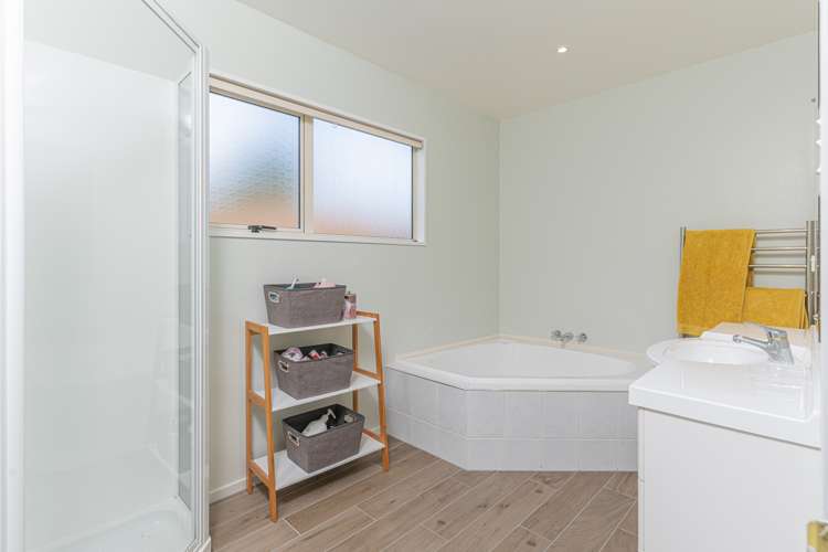 9 Enticott Place Huntsbury_19