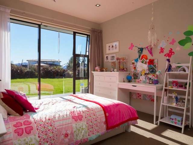 4 Bradleigh Park Fairhall_1