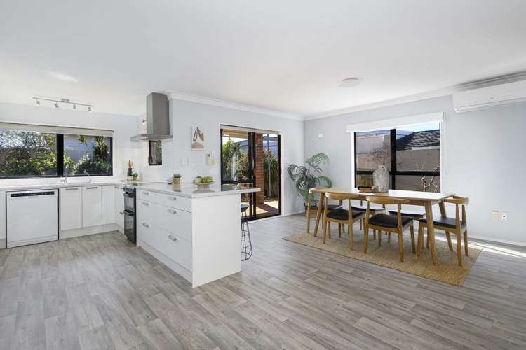 33 Heron Avenue East Matua_6