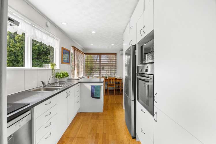 15 Helleur Road Massey_8