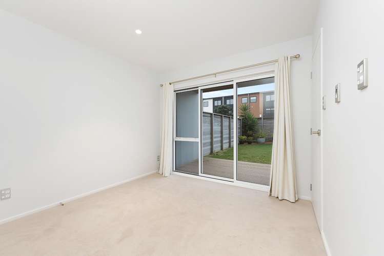 77 Bordeaux Parade Te Atatu South_9