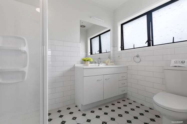 2/3 Holdaway Avenue Northcote_10