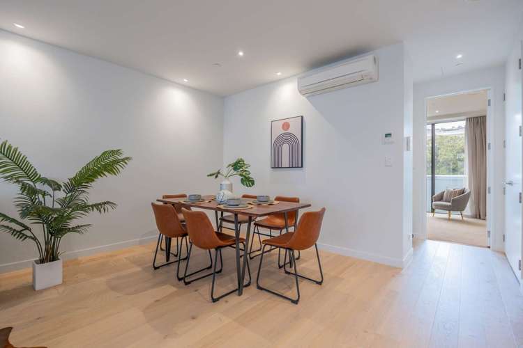 119/223A Greenlane West 1662_4