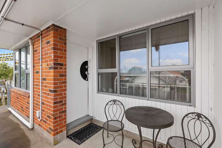 1/1 Fifth Avenue Mount Albert_4
