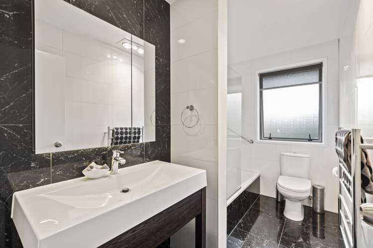 60a Kiwi Esplanade Mangere Bridge_16