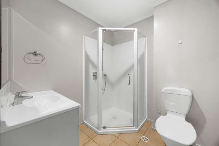2D/1 Wadier Place Henderson_6