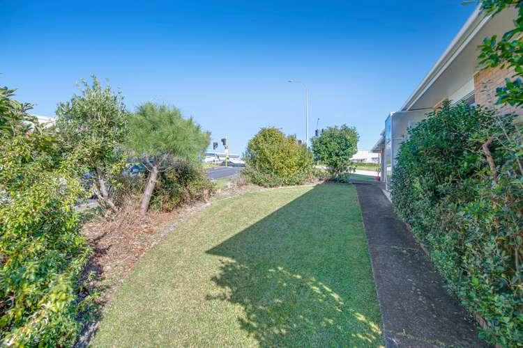 2/2 Tower Hill Stanmore Bay_11