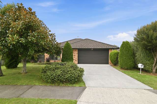 Walk to Lake  Family or Holiday Home