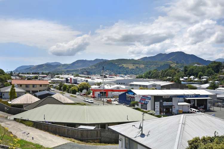 11 Saint Anne Place Toi Toi_8