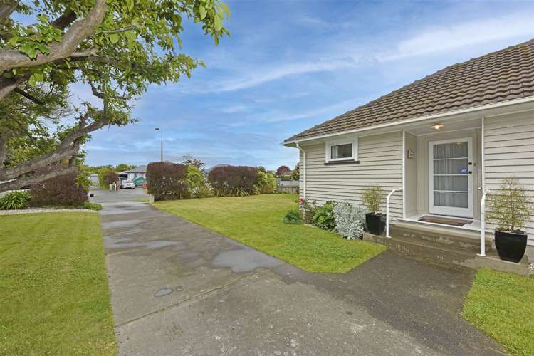 52 Wycola Avenue Hei Hei_2