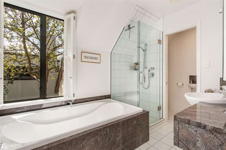 2/124 Leinster Road Merivale_12