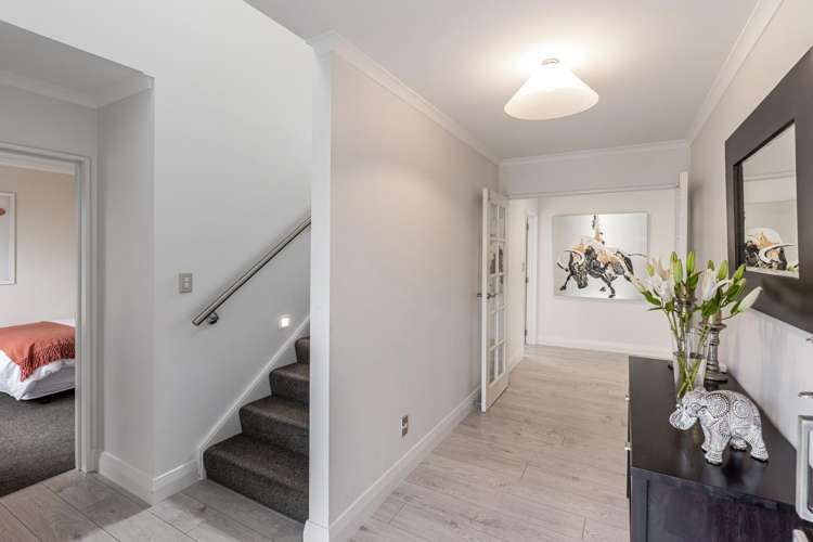 9 Strathmore Gardens Burwood_10