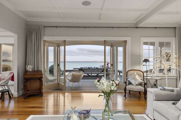 1 Marine Parade Piha_18