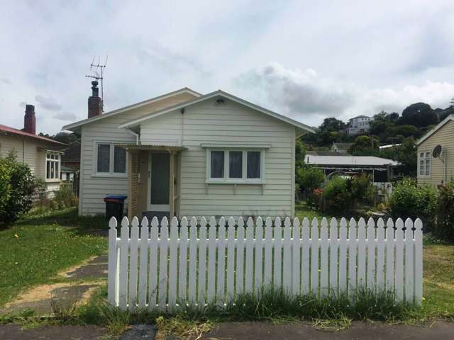 GREAT LOCATION / GREY LYNN