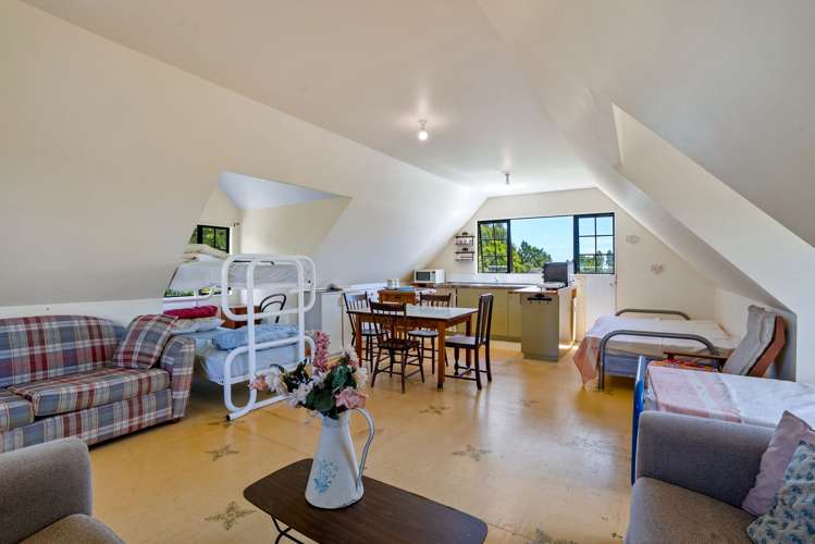 65 M Greenwood Road Leigh_17