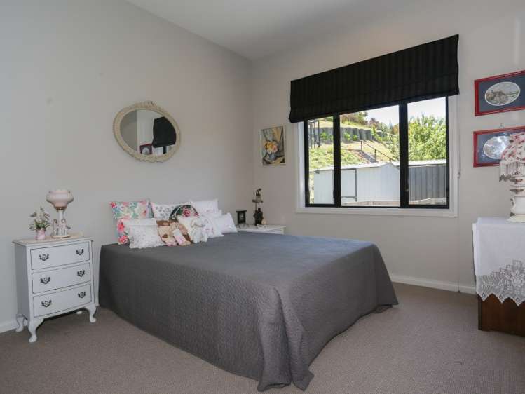 8 Outlook Terrace Taradale_13
