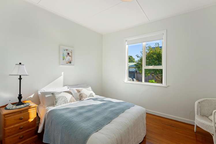 8 Manuka Street Otaki Beach_14