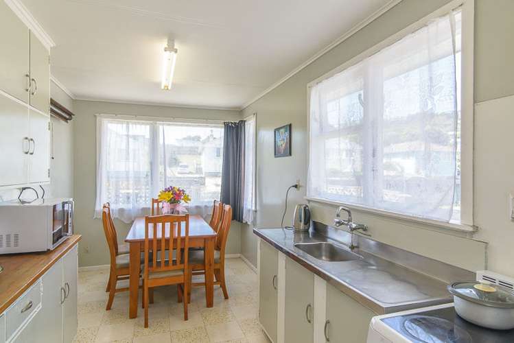 363 Warspite Avenue Waitangirua_11