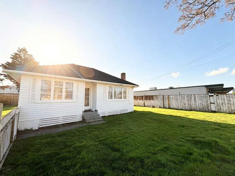 60 McKean Avenue Manurewa_1