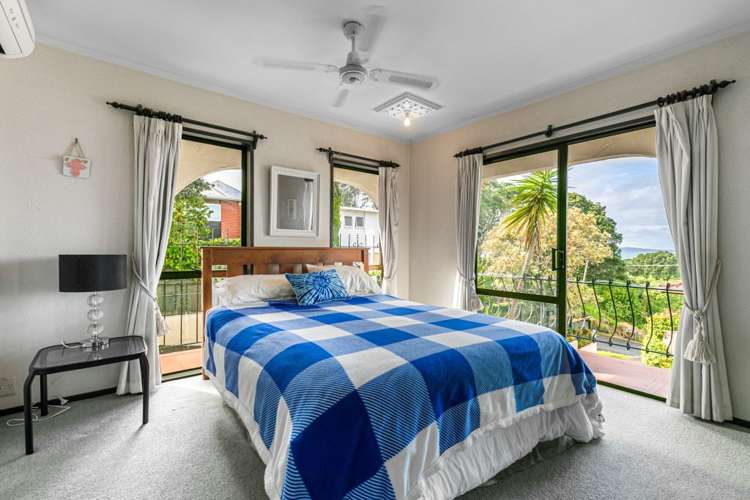 3/2 Beach Road Castor Bay_11