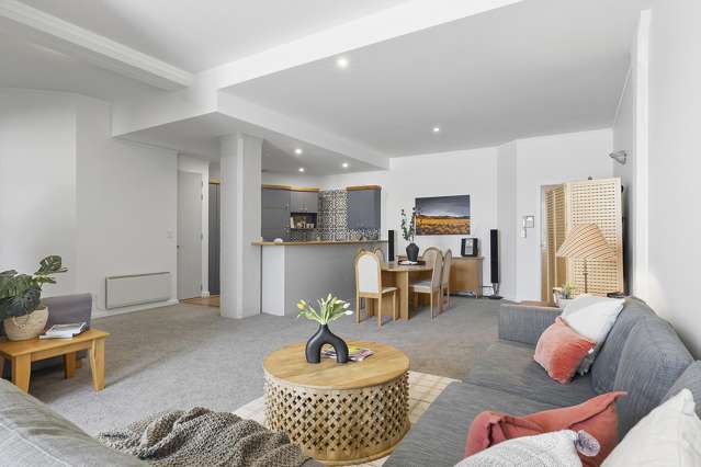 PRIME MOUNT VIC APARTMENT WITH CAR PARK!