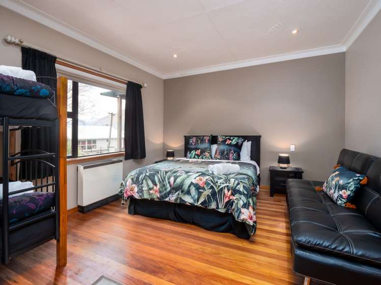 81 Hallenstein Street Queenstown_11