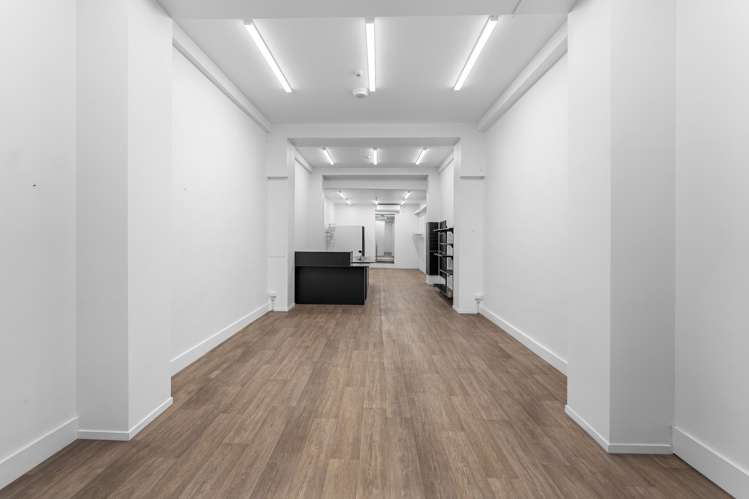 Shop 1/31-39 Devonport Road_0