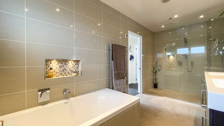 165 The Oaks Drive Leamington_12