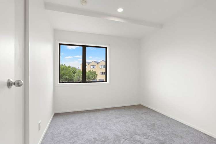 1i/10 Crown Lynn Place New Lynn_7