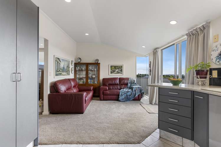 2/15 Bradbury Road Botany Downs_12