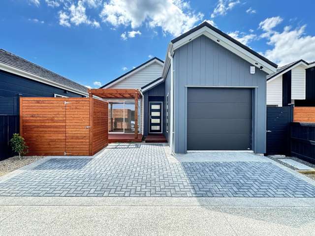 Modern Family Living in Milldale& Best Spot