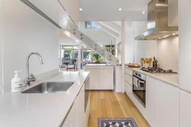 2/4 Logan Terrace_4