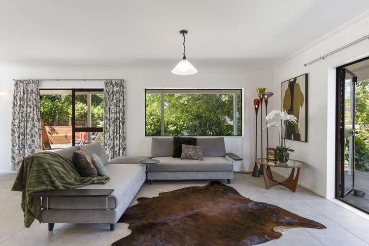 27 Lexington Drive Botany Downs_6