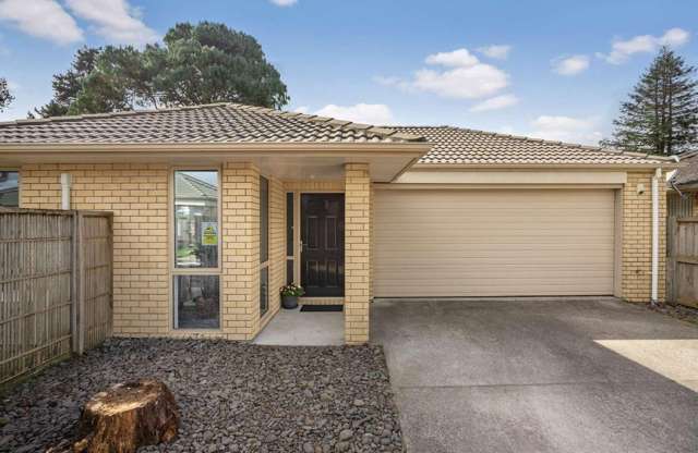 Spacious 3-Bedroom Home with Double Garage in Melville!