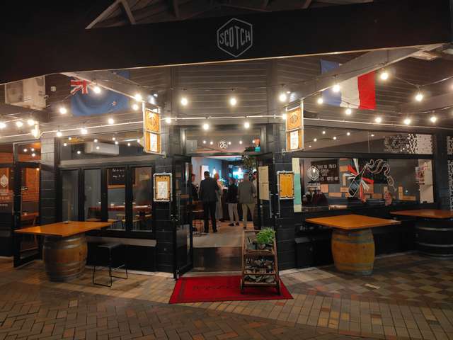 Stylish Restaurant Bar in Prime CBD Location